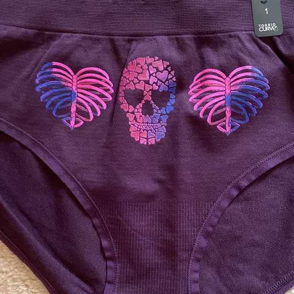 NEW torrid skull and heart hipster panties - Picture 4 of 5